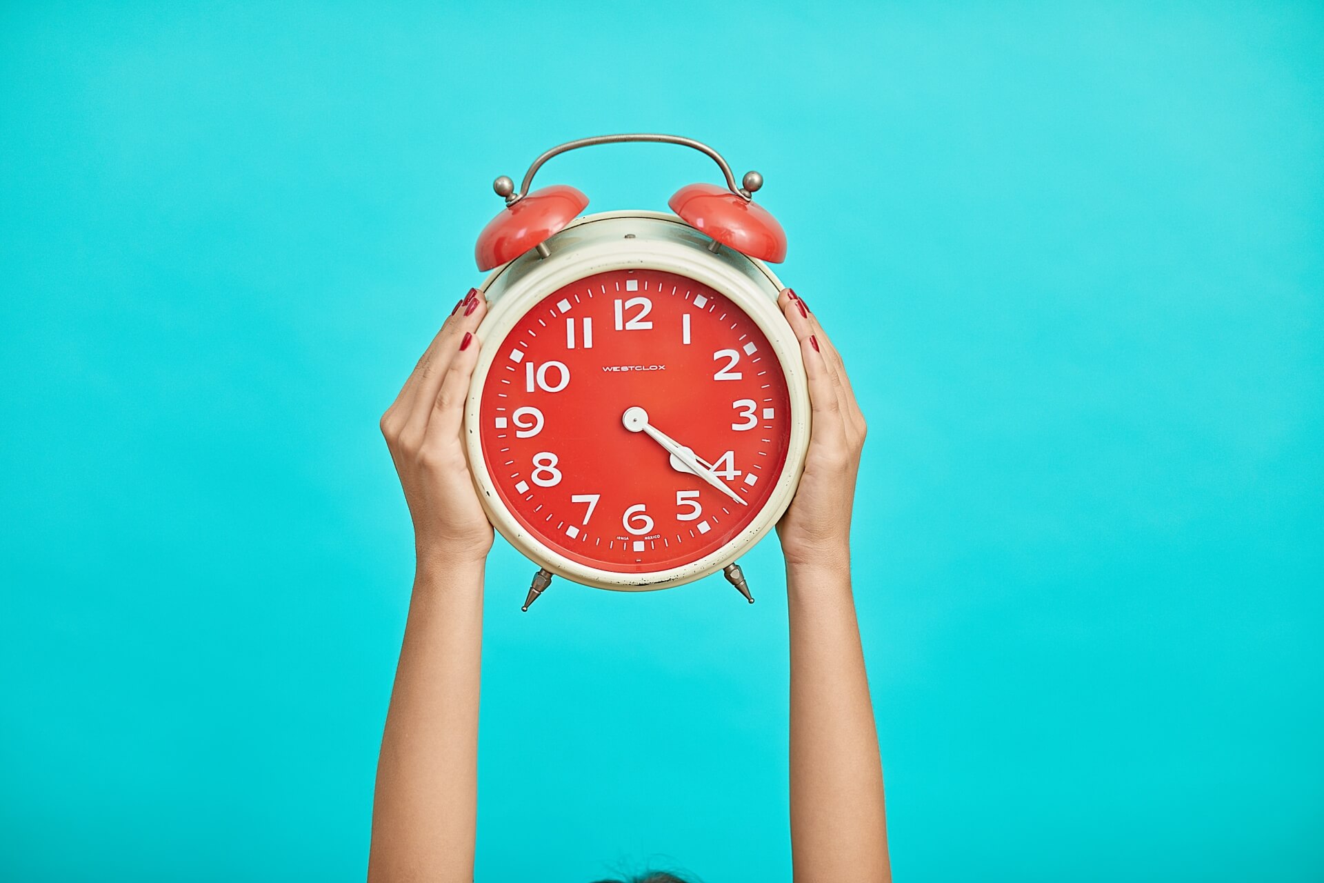 How to Tell Time in Spanish - a Full Guide for Beginners  Mondly Blog